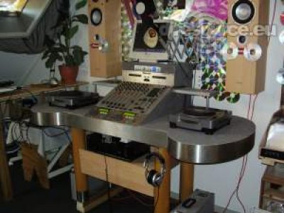 Our MEMBERS can Enlarge : ArCee's DJ-Booth